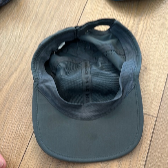 Lot of 3 running hats.  2 Under Armour, 1 Adidas - Picture 6 of 9